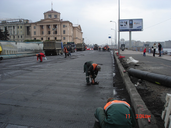 Реконструирование дорожного полотна на Арсенальной набережной в СПб